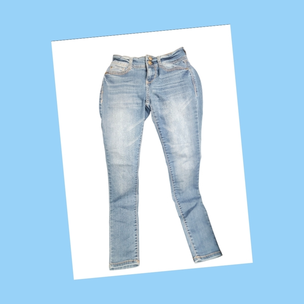 Wallflower Women's Light Blue Skinny Jeans